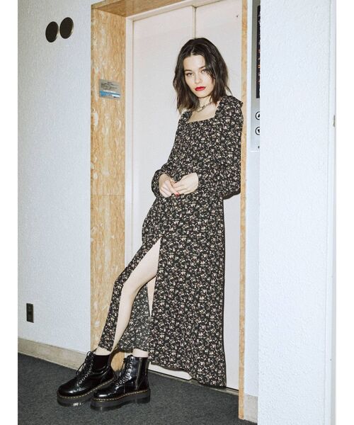 jouetie（ジュエティ）の「シャーリングスリットロングワンピース（ワンピース・レディース・ブラック/レッド/ベージュ・MEDIUM）」の10枚目の写真