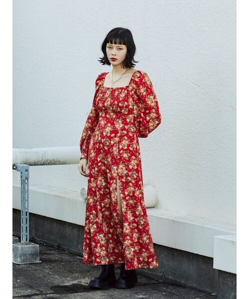 jouetie（ジュエティ）の「シャーリングスリットロングワンピース（ワンピース・レディース・ブラック/レッド/ベージュ・MEDIUM）」の5枚目の写真