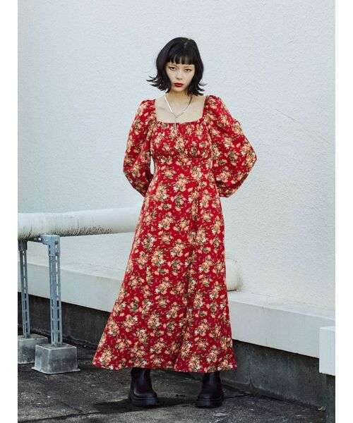 jouetie（ジュエティ）の「シャーリングスリットロングワンピース（ワンピース・レディース・ブラック/レッド/ベージュ・MEDIUM）」の4枚目の写真