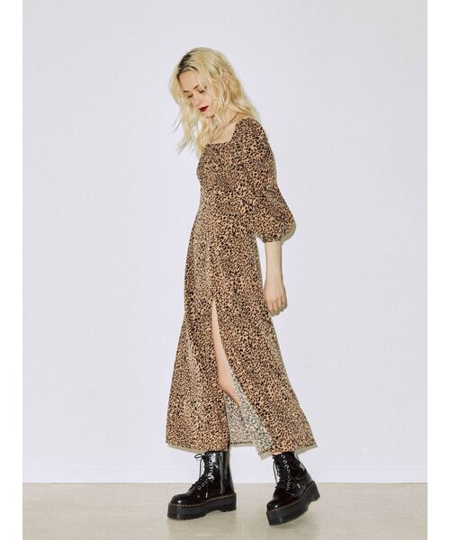 jouetie（ジュエティ）の「シャーリングスリットロングワンピース（ワンピース・レディース・ブラック/レッド/ベージュ・MEDIUM）」の8枚目の写真