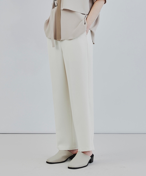 tk.TAKEO KIKUCHI（ティーケータケオキクチ）の「◆セミワイドストレートカラーパンツ（ユニセックスアイテム）（その他パンツ・メンズ・オフホワイト/チャコールグレー/ブラック/ワインレッド/ブルー・02/03/66）」の2枚目の写真