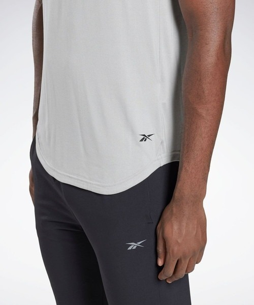Reebok(リーボック)の「アクティブチル+ドリームブレンド Tシャツ / Activchill+ドリームブレンド T-Shirt(Tシャツ/カットソー・メンズ・アーミー/ベージュ系その他/ブラック/サックスブルー/ライトグレー・MEDIUM/LARGE/SMALL/X-LARGE/XX-LARGE/XXX-LARGE/X-SMALL)」の6枚目の写真