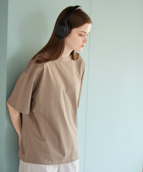 flaner（フラネ）の「Back logo embroidery tee/バックロゴ刺繍Tee（Tシャツ/カットソー・レディース・ホワイト/グレイッシュベージュ・MEDIUM/LARGE）」の15枚目の写真