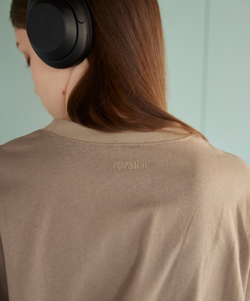 flaner（フラネ）の「Back logo embroidery tee/バックロゴ刺繍Tee（Tシャツ/カットソー・レディース・ホワイト/グレイッシュベージュ・MEDIUM/LARGE）」の18枚目の写真