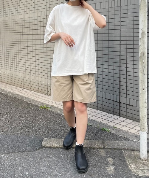 flaner（フラネ）の「Back logo embroidery tee/バックロゴ刺繍Tee（Tシャツ/カットソー・レディース・ホワイト/グレイッシュベージュ・MEDIUM/LARGE）」の3枚目の写真