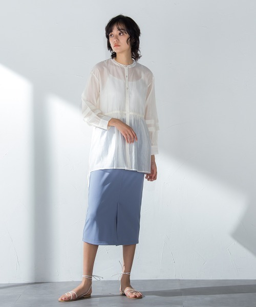 socolla（ソコラ）の「【socolla】サイドリボン袖タックシアーブラウス≪洗濯機で洗える≫（シャツ/ブラウス・レディース・オフホワイト/オレンジ/チャコールグレー・M）」の4枚目の写真