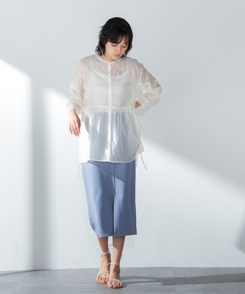 socolla（ソコラ）の「【socolla】サイドリボン袖タックシアーブラウス≪洗濯機で洗える≫（シャツ/ブラウス・レディース・オフホワイト/オレンジ/チャコールグレー・M）」の5枚目の写真