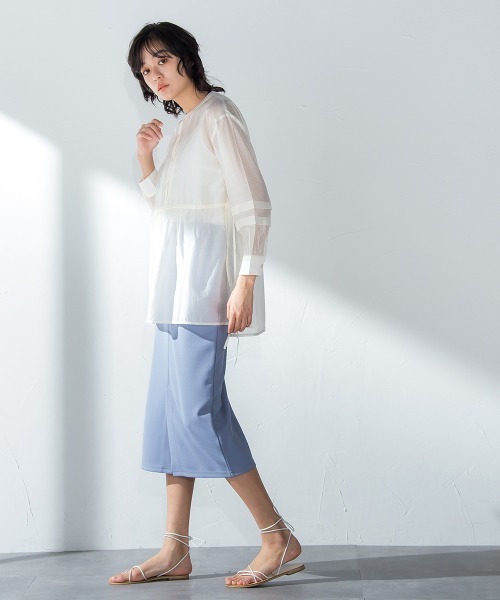 socolla（ソコラ）の「【socolla】サイドリボン袖タックシアーブラウス≪洗濯機で洗える≫（シャツ/ブラウス・レディース・オフホワイト/オレンジ/チャコールグレー・M）」の7枚目の写真