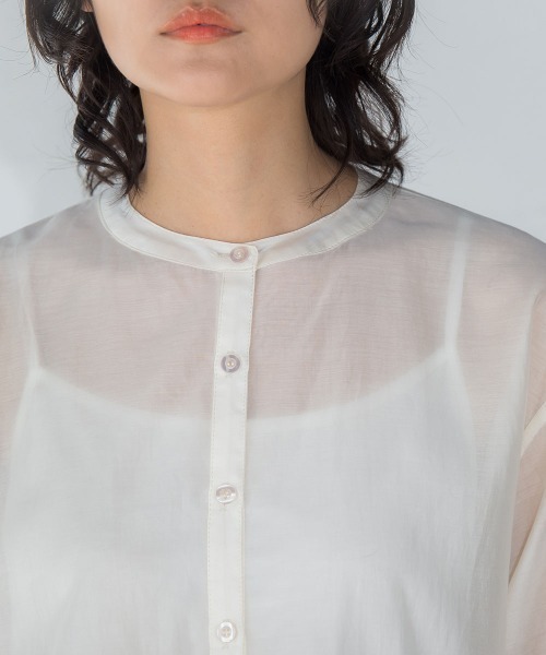 socolla（ソコラ）の「【socolla】サイドリボン袖タックシアーブラウス≪洗濯機で洗える≫（シャツ/ブラウス・レディース・オフホワイト/オレンジ/チャコールグレー・M）」の11枚目の写真