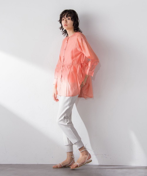 socolla（ソコラ）の「【socolla】サイドリボン袖タックシアーブラウス≪洗濯機で洗える≫（シャツ/ブラウス・レディース・オフホワイト/オレンジ/チャコールグレー・M）」の19枚目の写真