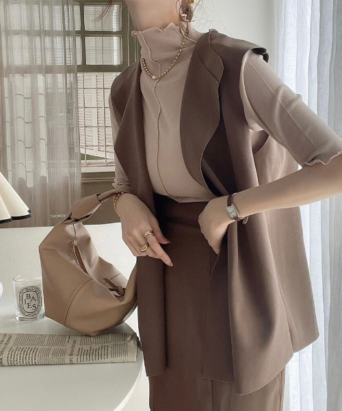 ISOOK(アイスー)の「Back tuck gillet / バックタックジレ(meg select)(その他アウター・レディース・ブラック/ブラウン・FREE)」の7枚目の写真