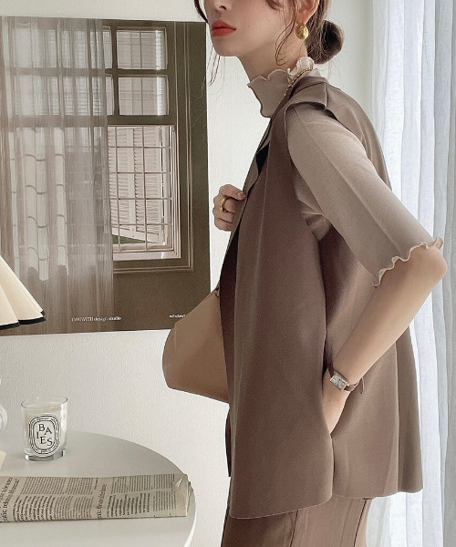 ISOOK(アイスー)の「Back tuck gillet / バックタックジレ(meg select)(その他アウター・レディース・ブラック/ブラウン・FREE)」の9枚目の写真