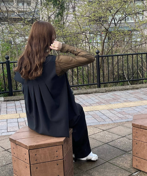 ISOOK(アイスー)の「Back tuck gillet / バックタックジレ(meg select)(その他アウター・レディース・ブラック/ブラウン・FREE)」の13枚目の写真