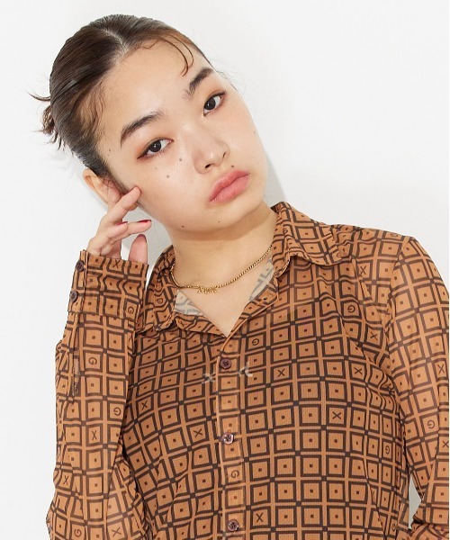 X-girl(エックスガール)の「OLD ENGLISH LOGO NECKLACE(ネックレス・レディース・シルバー/ゴールド・ONE SIZE)」の5枚目の写真