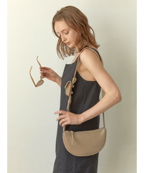 ACYM（アシーム）の「Twin pouch body バッグ（ショルダーバッグ・レディース・ブラック/ベージュ/モカ・FREE）」の8枚目の写真