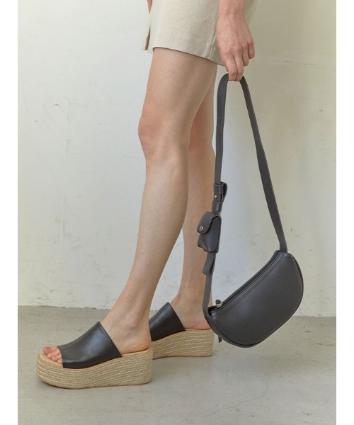 ACYM（アシーム）の「Twin pouch body バッグ（ショルダーバッグ・レディース・ブラック/ベージュ/モカ・FREE）」の13枚目の写真