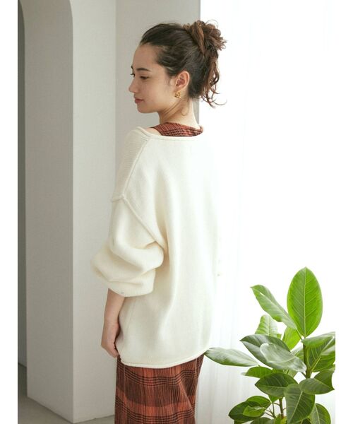 Ungrid（アングリッド）の「アウトリンキングクルーネックニット（ニット/セーター・レディース・チャコールグレー/オフホワイト/オレンジ/ブルー/グリーン・FREE）」の18枚目の写真