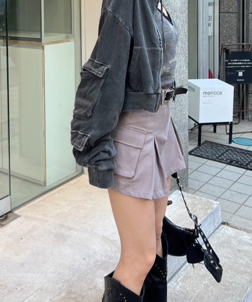 BLONDEY（ブロンディ）の「カーゴプリーツミニスカート（スカート・レディース・ブラック/ベージュ/カーキ/チャコールグレー/レッド/グレー・SMALL/MEDIUM）」の21枚目の写真