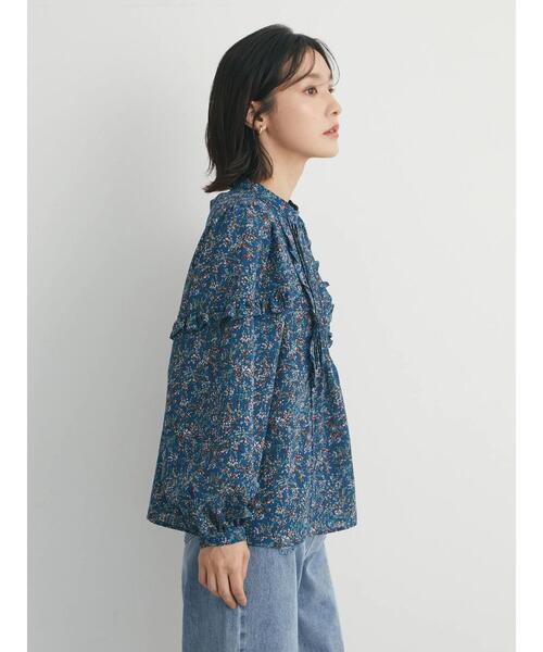 Green Parks(グリーンパークス)の「花柄フリルブラウス(シャツ/ブラウス・レディース・ブラック/ブルー・FREE)」の3枚目の写真