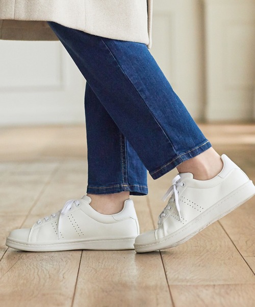 Honeys(ハニーズ)の「快適コートスニーカー(スニーカー・レディース・ホワイト/グレイッシュベージュ/ブラック/ホワイト×ブラック・M/LL/L/S)」の7枚目の写真