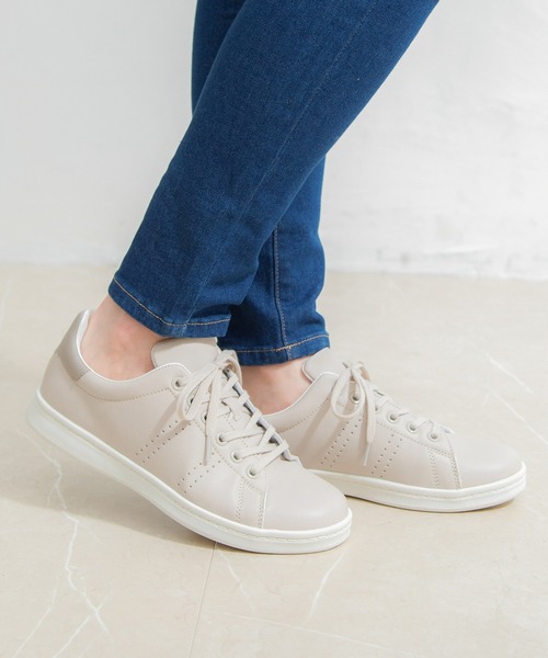 Honeys(ハニーズ)の「快適コートスニーカー(スニーカー・レディース・ホワイト/グレイッシュベージュ/ブラック/ホワイト×ブラック・M/LL/L/S)」の11枚目の写真