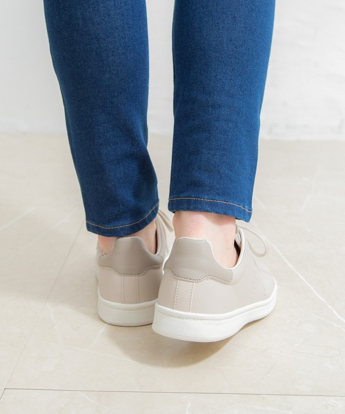 Honeys(ハニーズ)の「快適コートスニーカー(スニーカー・レディース・ホワイト/グレイッシュベージュ/ブラック/ホワイト×ブラック・M/LL/L/S)」の12枚目の写真