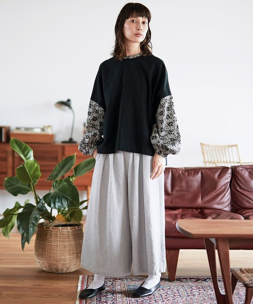 Sunny clouds（サニークラウズ）の「サニークラウズ　花咲くベスシャツ〈レディース〉（シャツ/ブラウス・レディース・ブラック系その他・MEDIUM/LARGE/X-LARGE/XX-LARGE/NM）」の2枚目の写真