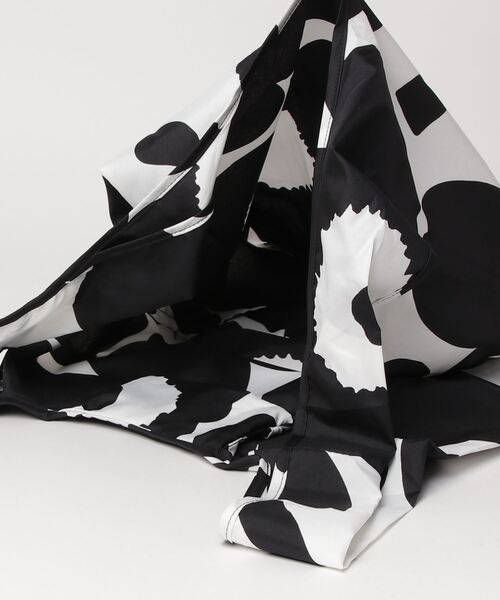 marimekko（マリメッコ）の「Unikko Smartbag（エコバッグ/サブバッグ・レディース・ブラック×ホワイト・FREE）」の6枚目の写真