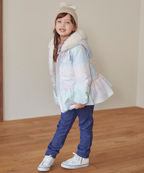 SHOO・LA・RUE（シューラルー）の「◆【90-130cm/撥水】コーデの主役になるレインボープリント！ファーフード中綿ブルゾン（ブルゾン・キッズ・ライトパープル/ネイビー・12/11/10/09/13）」の20枚目の写真