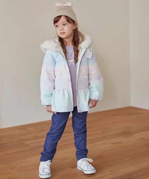 SHOO・LA・RUE（シューラルー）の「◆【90-130cm/撥水】コーデの主役になるレインボープリント！ファーフード中綿ブルゾン（ブルゾン・キッズ・ライトパープル/ネイビー・12/11/10/09/13）」の19枚目の写真