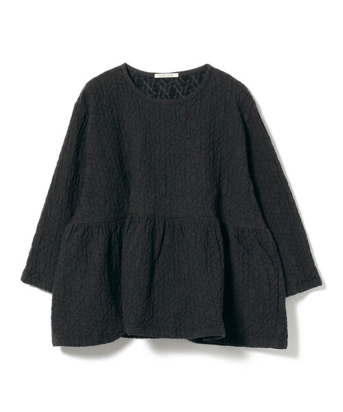 BLACK CRANE（ブラッククレーン）の「BLACK CRANE / ラッフル トップ（シャツ/ブラウス・レディース・ブラック系その他4/ベージュ・X-SMALL）」の2枚目の写真