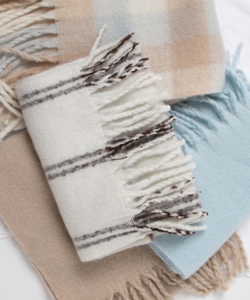 WEGO（ウィゴー）の「WEGO/【23年新色追加】ワイドフリンジストール（マフラー・レディース・ブラック/ベージュ/オフホワイト/サックスブルー/オレンジ/ブルー/その他1/その他2/その他3/その他5/ブルー系その他/グリーン/ライトピンク/その他4/オレンジ系その他・FREE）」の22枚目の写真