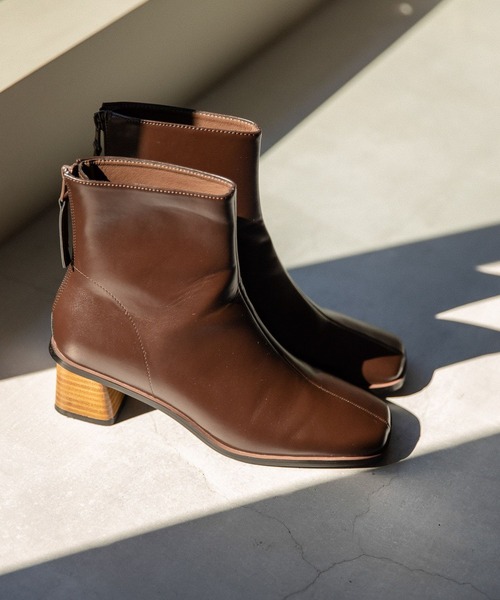 Andemiu（アンデミュウ）の「バックジップショートブーツ169318（ブーツ・レディース・ブラック/ベージュ/ワイン・MEDIUM/LARGE）」の3枚目の写真