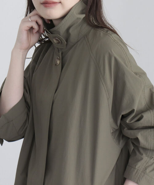 fredy emue（フレディエミュ）の「ナイロンステンカラーコート（ステンカラーコート・レディース・アイボリー/カーキ/ブラック・38）」の18枚目の写真