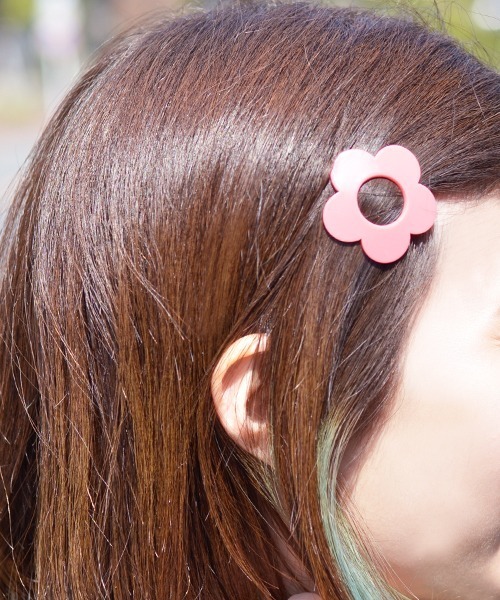Fun & Daily(ファンアンドデイリー)の「F&D : カラーフラワーヘアピン(ヘアピン・レディース・ブラウン/ピンク/オレンジ/ブルー・FREE)」の7枚目の写真