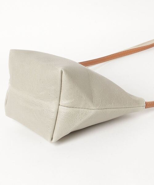 TASINAMI（タシナミ）の「TASINAMI × PR01. / SHOULDER BAG - ショルダーバッグ - (TA-PR-04)（ショルダーバッグ・レディース・カーキ/ブラウン/パープル/ライトオリーブ/テラコッタ/オレンジ/セージグリーン/キャメル/ライトブラウン/グレー/モカ/オリーブ/クリアブラウン/ゴールド/チョコ/グリーン/アッシュブラウン/ダークウッド・FREE）」の19枚目の写真