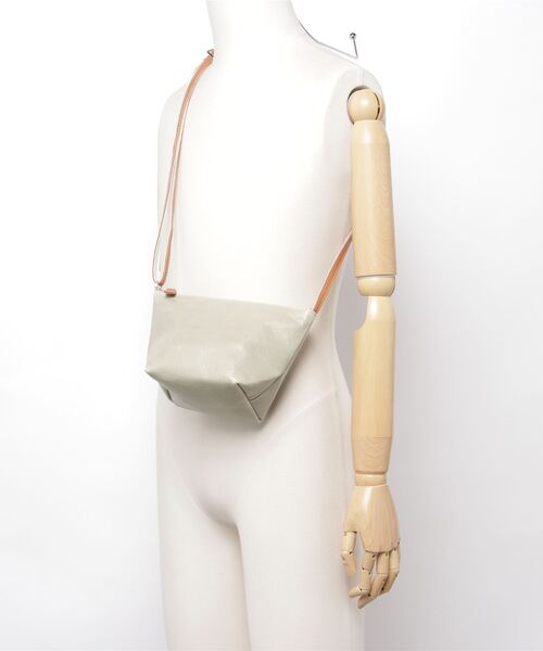 TASINAMI（タシナミ）の「TASINAMI × PR01. / SHOULDER BAG - ショルダーバッグ - (TA-PR-04)（ショルダーバッグ・レディース・カーキ/ブラウン/パープル/ライトオリーブ/テラコッタ/オレンジ/セージグリーン/キャメル/ライトブラウン/グレー/モカ/オリーブ/クリアブラウン/ゴールド/チョコ/グリーン/アッシュブラウン/ダークウッド・FREE）」の21枚目の写真
