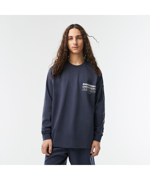 LACOSTE(ラコステ)の「グラフィカルブランドネームロゴマルチプリントロングスリーブTシャツ(Tシャツ/カットソー・メンズ・ネイビー/セージグリーン・4/3/5/2)」の2枚目の写真