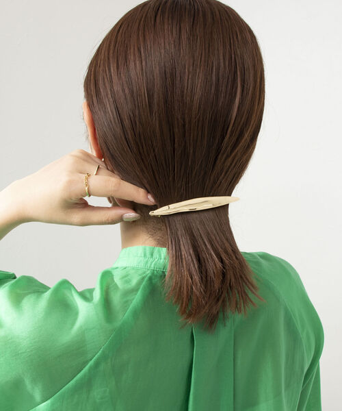 NOLLEY’S Sophi（ノーリーズソフィ）の「リーフメタルバレッタ（バレッタ/ヘアクリップ・レディース・ゴールド/シルバー・FREE）」の4枚目の写真