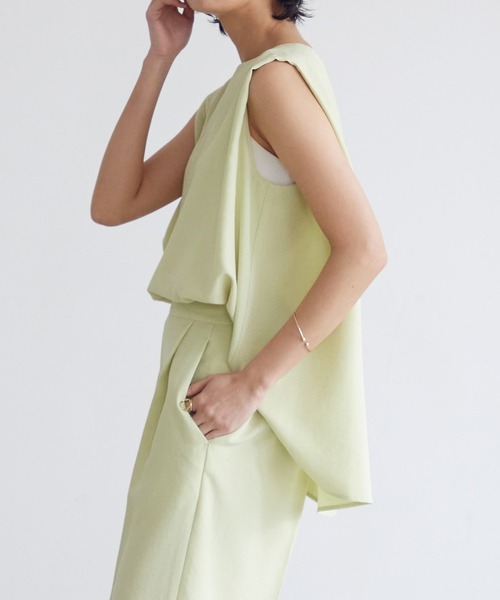 for/c（フォーシー）の「リネンライクノースリブラウス【サスティナブル】（シャツ/ブラウス・レディース・ブラック/チャコール/ベージュ/イエロー・M/L）」の17枚目の写真