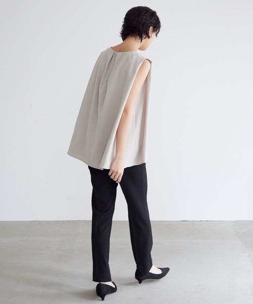 for/c（フォーシー）の「リネンライクノースリブラウス【サスティナブル】（シャツ/ブラウス・レディース・ブラック/チャコール/ベージュ/イエロー・M/L）」の12枚目の写真