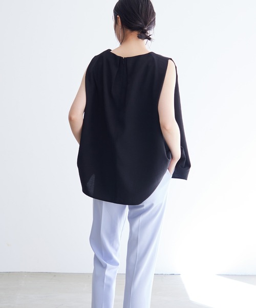 for/c（フォーシー）の「リネンライクノースリブラウス【サスティナブル】（シャツ/ブラウス・レディース・ブラック/チャコール/ベージュ/イエロー・M/L）」の8枚目の写真