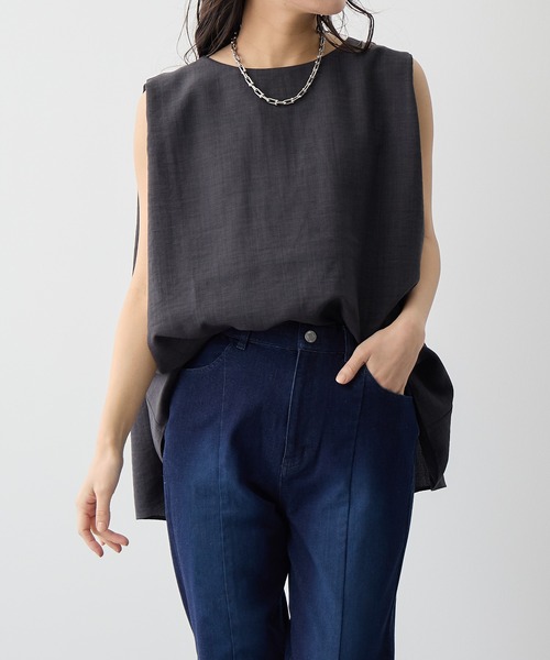 for/c（フォーシー）の「リネンライクノースリブラウス【サスティナブル】（シャツ/ブラウス・レディース・ブラック/チャコール/ベージュ/イエロー・M/L）」の22枚目の写真