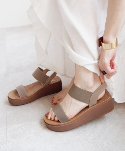 VIVIAN（ヴィヴィアン）の「サッ！と履ける厚底コンフォートバックバンドゴムサンダル（サンダル・レディース・ブラック/アイボリー/Moca/その他8/シルバー系その他7・LL/S/M/L）」の3枚目の写真