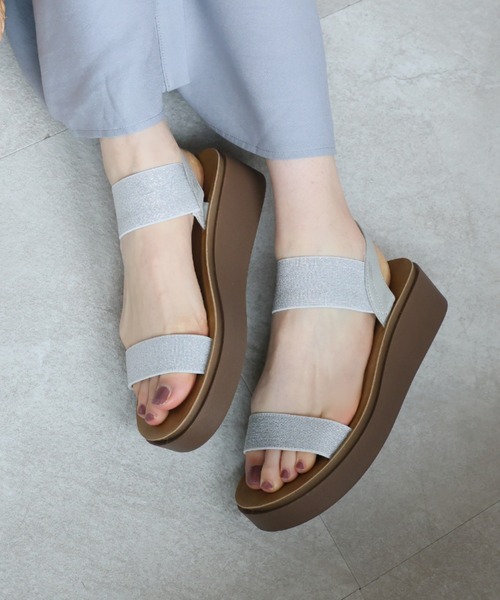 VIVIAN（ヴィヴィアン）の「サッ！と履ける厚底コンフォートバックバンドゴムサンダル（サンダル・レディース・ブラック/アイボリー/Moca/その他8/シルバー系その他7・LL/S/M/L）」の4枚目の写真