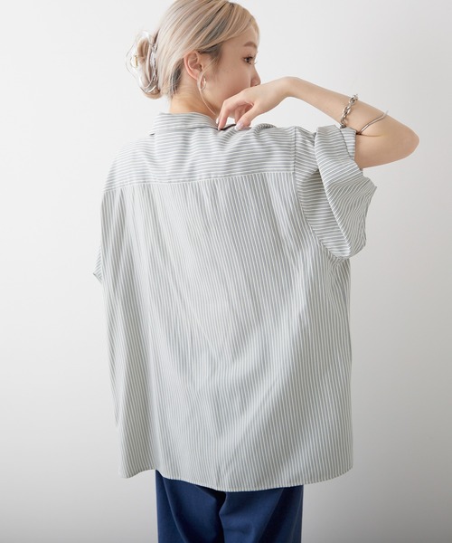 WHIMSIC（ウィムジック）の「【UNISEX】オープンカラーシャツ（シャツ/ブラウス・メンズ・ネイビー/ブラック/アイボリー/ブルー・FREE）」の7枚目の写真