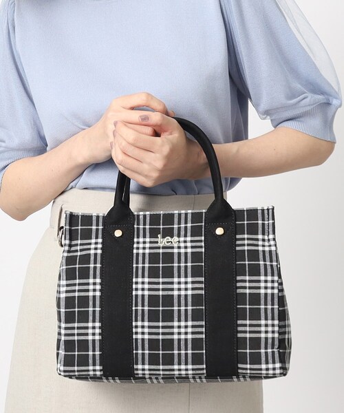 Lee（リー）の「【Lee別注】スクエアキャンバストート（トートバッグ・レディース・ライトベージュ/ガンメタ/ミント/ブラック系1/ブラック系7/ブラック系2/ダークグレー/ブラック/アイボリー系1/アイボリー系6/ベージュ系その他6/ブラック系3・00）」の2枚目の写真