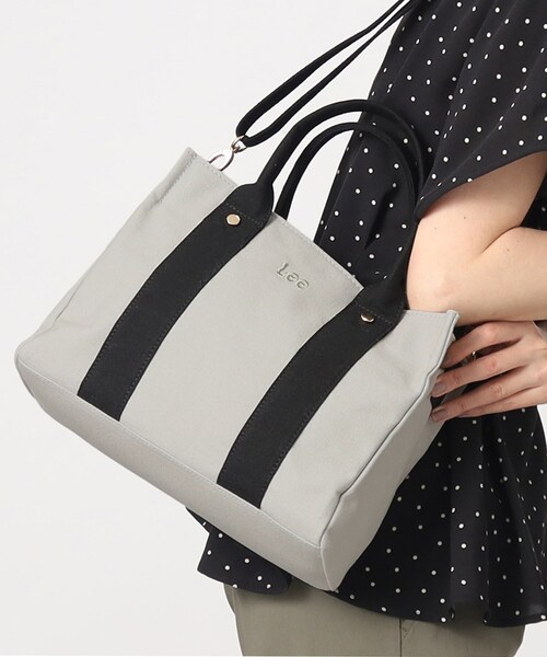 Lee（リー）の「【Lee別注】スクエアキャンバストート（トートバッグ・レディース・ライトベージュ/ガンメタ/ミント/ブラック系1/ブラック系7/ブラック系2/ダークグレー/ブラック/アイボリー系1/アイボリー系6/ベージュ系その他6/ブラック系3・00）」の5枚目の写真