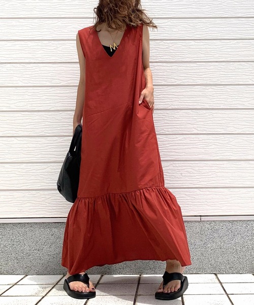 Q(キュー)の「Vネックティアードワンピース(ワンピース・レディース・ブラック/テラコッタ・MEDIUM)」の14枚目の写真