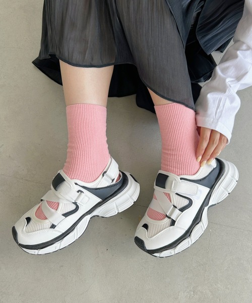 Loueme(ルエム)の「ボリュームソールベルトスニーカー(スニーカー・レディース・ブラック/ホワイト・24.5cm/23.5cm)」の5枚目の写真
